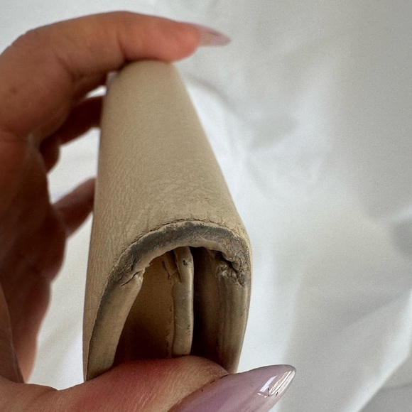 Celine Calfskin Bifold Wallet Cream - Picture 7 of 10